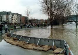 Der rhein könnte dann wegen tauwetters und regens am kölner pegel die erste hochwassermarke überschreiten. Hochwassergeschichte
