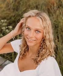 25 candidates compete for Homecoming crown