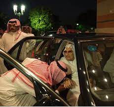 محمد بن إسماعيل البخاري من أهم علماء الحديث وعلوم الرجال والجرح والتعديل والعلل، عند أهل السنة والجماعة، له مصنّفات كثيرة أبرزها كتاب الجامع الصحيح، المشهور باسم صحيح البخاري، الذي يعد أوثق الكتب الستة الصحاح والذي أجمع علماء أهل السنة والجماعة أنه أصح الكتب بعد. Ø§Ù„Ø£Ù…ÙŠØ± Ø·Ù„Ø§Ù„ ÙˆØ£Ø¨Ù†Ø§Ø¤Ù‡ Ø¨Ù…ÙˆØ§Ø¬Ù‡Ø© Ø¨Ù† Ø³Ù„Ù…Ø§Ù† Ù…Ù† ÙŠÙƒØ³Ø± Ø´ÙˆÙƒØ© Ø§Ù„Ø¢Ø®Ø± Ø§Ù„Ø®Ù„ÙŠØ¬ Ø£ÙˆÙ†Ù„Ø§ÙŠÙ†