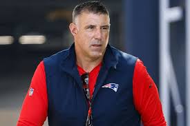 Patriots Coach Mike Vrabel Bloodied After Breaking Up Fight During  Preseason Practice