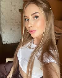 Alice Brooke's Instagram, Twitter & Facebook