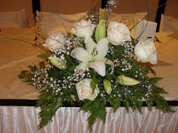 Las mesas de centro son un indispensable para el hogar, el en definitiva, la selección de mesas de centro de la oca sigue diferentes tendencias de decoración para asegurarse de que encuentres la que mejor encaje contigo. Centro Modernos Decoracion De Bodas Floral Centerpieces Church Flowers Flower Decorations