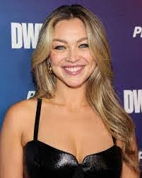 Ani Crockett's Instagram, Twitter & Facebook