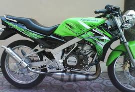 Dengan paduan mesin yang tangguh dan body yang kokoh, menjadikan kawasaki zx130 lebih bertenaga, stabil di kendarai dan lebih ramah lingkungan. Modifikasi Kawasaki Ninja Ss Minimalis A Photo On Flickriver