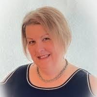 Amy Hyers's Instagram, Twitter & Facebook