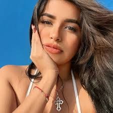 Elena Silva's Instagram, Twitter & Facebook