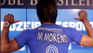 De complete spelerspagina van marcelo martins moreno (cruzeiro) op voetbalzone. Marcelo Martins Moreno Revoluciono Belo Horizonte Presentandose En Cruzeiro Con La Camiseta Pintada En El Cuerpo Internacional El Bocon