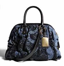 صور اجمل حقائب اليد حقائب يد تزغلل العين Dolce And Gabbana Handbags Women Handbags Dolce And Gabbana