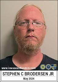 Stephen Brodersen's Instagram, Twitter & Facebook