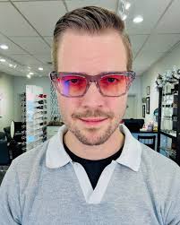 Happy New Year friends! So a while back a client asked me to recreate the  Fight Club red tinted glasses. Since then it has become a whole thing with  many more eyewear