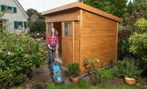 Eine Schrage Vom Gartenhaus Die Andere Vom Holzunterstand Bei Diesem Unterbau Wird Nur Unter Den Aussenwanden In 2020 Gartenhaus Pultdach Gartenhaus Gartenhaus Bauen