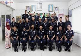 Juga melakukan hal yang sama ketika di lokasi yang berbeda. Polis Melaka Acp Afzanizar Bin Ahmad Ketua Polis Daerah Melaka Tengah Mengadakan Lawatan Ke Balai Polis Ayer Keroh ÙÙŠØ³Ø¨ÙˆÙƒ