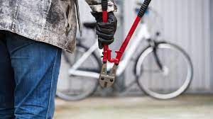 Han soner siden 2002 en forvaringsdom med en tidsramme på 21 år som er lovens strengeste straff. Dyr Sykkel Du Bor Vurdere Egen Sykkelforsikring Abc Nyheter