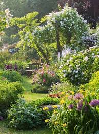 Die moderne gartengestaltung zeichnet sich durch ein klares design, besondere und qualitativ hochwertige. Englische Gartengestaltung Country Gardens Aus England Bobedre Dk Bobedre Country England Englische G Garten Design Englischer Garten Geheime Garten