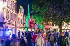 Bei so vielen schönen ausflugszielen und sehenswürdigkeiten rund um rund um linz am rhein wird dir bestimmt nicht langweilig. Linz Die Bunte Stadt Am Rhein Leuchtet Wieder Nr Kurier De
