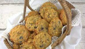 Soaking the raisins gives a boost to the texture… Old Fashioned Walnut Raisin Cookies Palatable Pastime Palatable Pastime