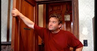 Op de terugweg naar wittekerke krijgt haar bus een ongeval en anja raakt zwaargewond, ze ligt in coma. Wittekerke Acteur Luk Van Mello Overleden Showbizz Hln Be