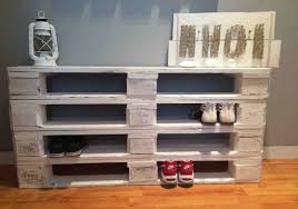 Paletten garderobe bett aus paletten paletten kleiderschrank kleiderschrank ideen regal selber bauen diy wohnung friseursalon moebel selber machen freuen. Palettenmobel Fur Den Flur Schnell Selber Machen