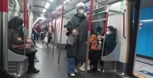 File:Hongkong train passenger images.jpg - Wikimedia Commons