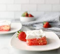 Red velvet cake poked with pudding, topped with cool whip and oreos! Strawberry Poke Cake Weight Watchers