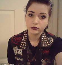 Teen With Cotard S Syndrome Spent Three Years Thinking She Was Dead Daily Mail Online