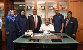 Since winning the constituency in the 2008 general elections, gobind has already been making his rounds in puchong, bandar kinrara and seri serdang townships. Yb Tuan Gobind Singh Deo Menteri Komunikasi Dan Multimedia Malaysia Mempengerusikan Mesyuarat Penerangan Negeri Zon Selatan Jabatan Penerangan Malaysia