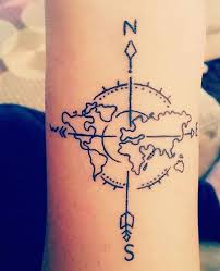 Timéo, 3 ans, mon premier tatouage sur papa la question est : 1001 Idees Tatouage Voyage Pour Des Souvenirs Graves A Jamais Tatouage Rose Des Vents Tatouage Carte Tatouages Boussole