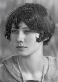 Vivian Dees's Instagram, Twitter & Facebook