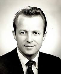 Earl Gordon Sams Obituary