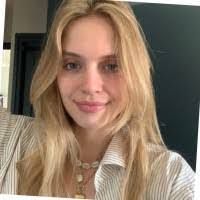 Elise Pinon's Instagram, Twitter & Facebook