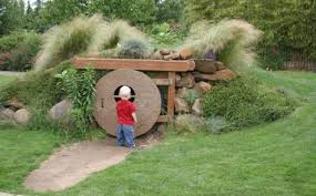 Gartenhaus Selber Bauen Willkommen Im Auenland Gartenhaus Selber Bauen Kinder Spielhaus Garten Kinder Garten Spielen