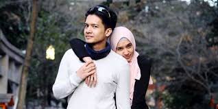Komik hijabolic arisan sudah waktunya pulang gratis tanpa password подробнее. Dimas Seto Umroh Sendiri Dhini Aminarti Ternyata Arisan Kapanlagi Com