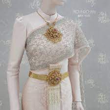 ร านพราวจ นทร ช ดแต งงาน on instagram ช ดไทยบรมพ มาน ห มสไบ ผ าถ งไหมยกลำพ นแท ราคาเช า 15 900 รวมเคร องประด บโบราณ set ใหญ ครบ s ช ดแต งงาน ช ด ช ดสวย