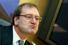 Viktoras Uspaskichas trečia kartą neatvyko į teismą, nes neva „studijuoja“ 