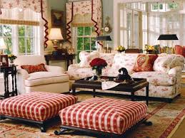 Attractive English Country Living Room Ideas Square Red Striped Fabric Ottoman White Decoracion De Estilo Rustico Salas Tradicionales Decoracion De Interiores
