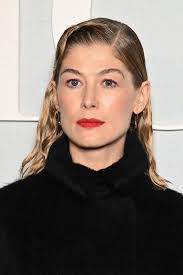 Ellen Pike's Instagram, Twitter & Facebook