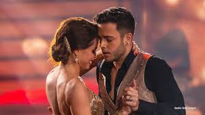 Sie stürmten aufeinander zu und kreischten vor freude. Let S Dance Liebe Luca Hanni Christina Luft Sind Ein Paar