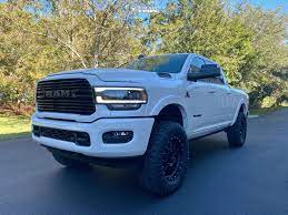 A rear air suspension is available to help level loads and make hooking up a trailer easier. Method The Standard 17x7 5 50 Mr30177563550 Trailbuilt Off Road