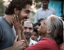 La prima parte con il saroo bambino è notevole, un mondo indiano tutto da scoprire. Lion La Strada Verso Casa Stasera In Tv Film Trama Cast Curiosita