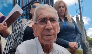 Familiares de venezolanos detenidos en el CECOT piden derecho de visita