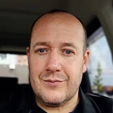 How to gain trust of skittish crows in Japan?