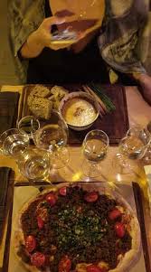 Cer prieteni pentru a fi povestite şi familie pentru a fi duse mai departe. Paine Si Vin Picture Of Paine Si Vin Bucharest Tripadvisor