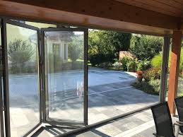 Faltturen Aussenbereich Flexible Losungen Nach Mass Angefertigt Wintergarten Gestaltung Holzhaus Garten Sommergarten