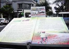 Alí babá y los cuarenta ladrones. El Libro Mas Grande Y El Mas Pequeno Del Mundo Biblioabrazo