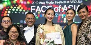 Wanita yang berusia 23 tahun yang akan mewakili indonesia di ajang kecantikan nomor satu di dunia itu, telah melaksanakan konfrensi pers. Ayuma Sabet Gelar Face Of Asia Di Seoul