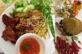 Tumis 2 ulas bawang putih yang dihiris nipis hingga kekuningan. Pernah Dengar Nasi Komok Thailand Atau Khao Mok Gai Ooo Beriani Siam Laa