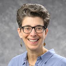 How physical environment shapes language learning in toddlers