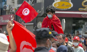 پمپ بنزین‌ها، فروشگاه‌ها و بانک‌ها در اعتراضات گسترده مصر به کلی تعطیل و غیرفعال هستند و حرکت اقتصاد مصر با این احوال به کلی متوقف شده‌است.نیازمند منبع علاوه بر بانک‌ها، بازار سهام نیز در ۱ فوریه ۲۰۱۱ در مصر تعطیل بود.۴۷ اعتراضات خیابانی در مصر و توقف چرخه صنعت گردشگری در این کشور، روزی ۵۰۰ میلیون یورو به اقتصاد مصرضرر زده‌است. Nsecd9zd4nq8nm