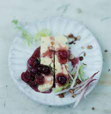 Susser Gorgonzola Semifreddo Mit Pfeffer Honig Kirschen Rezept Gorgonzola Rezepte Lebensmittel Essen