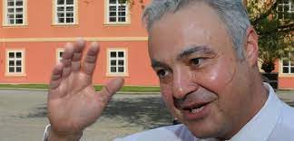 Coby bobo v ordinaci věčně bojuje s manželkou, ve skutečném životě byl herec martin zounar (51) donedávna sám jako kůl v plotě. Tyden Cz Zounar O Sve Jizve Z Jedne Strany Jsem Za Hodneho A Z Druhe Za Svinaka